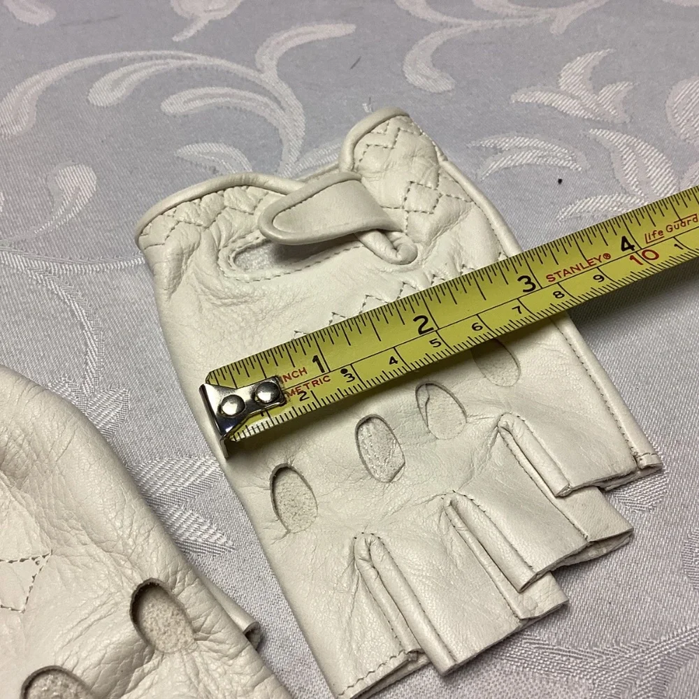 Elegant Cream Leather Fingerless Gloves - Picture 7 of 8